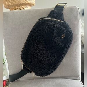 Lululemon Everywhere Fleece Belt Bag